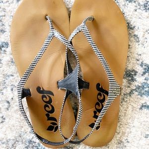Reef: Striped thong ankle strap sandals